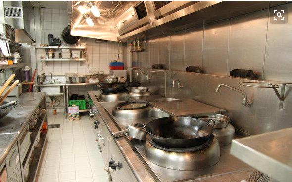 饭店厨房设计要求         厨房面积由餐馆种类,菜单,使用设备等因素